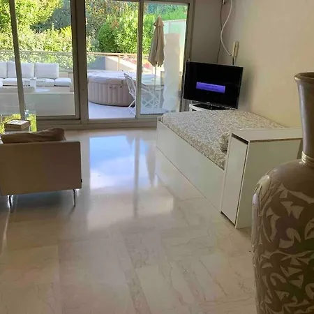Superbe Terrasse Privative Avec Magnifique Piscine アパート カンヌ