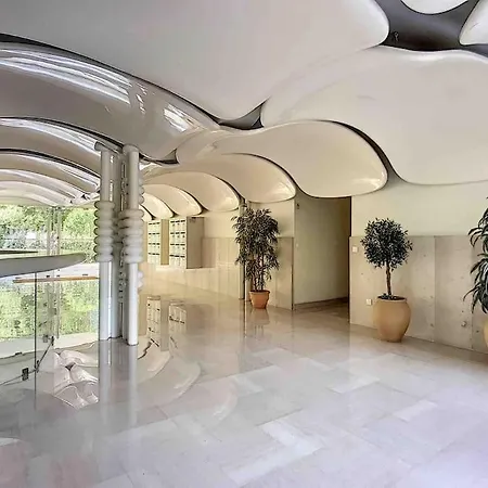 Superbe Terrasse Privative Avec Magnifique Piscine Cannes