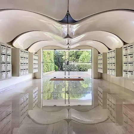 Superbe Terrasse Privative Avec Magnifique Piscine