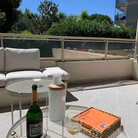 Superbe Terrasse Privative Avec Magnifique Piscine *