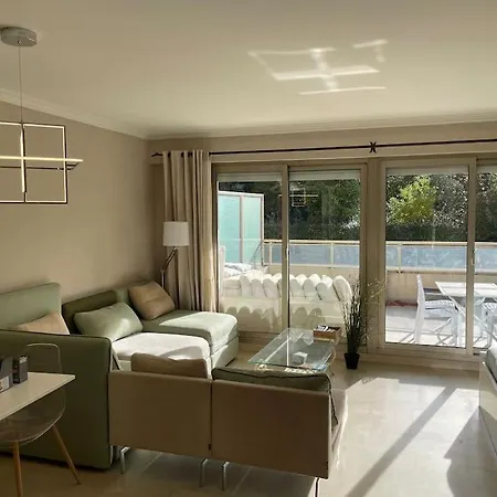 Superbe Terrasse Privative Avec Magnifique Piscine *