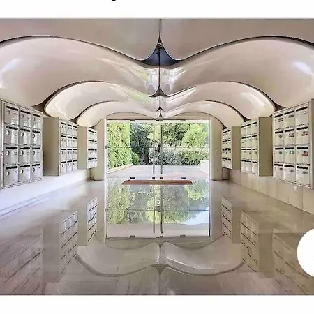 Superbe Terrasse Privative Avec Magnifique Piscine *