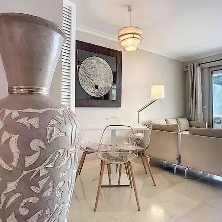 Superbe Terrasse Privative Avec Magnifique Piscine *