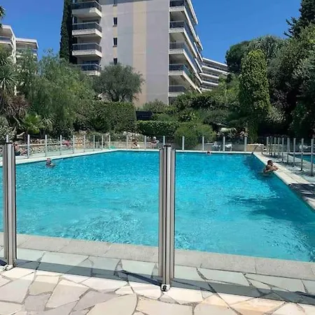 Superbe Terrasse Privative Avec Magnifique Piscine